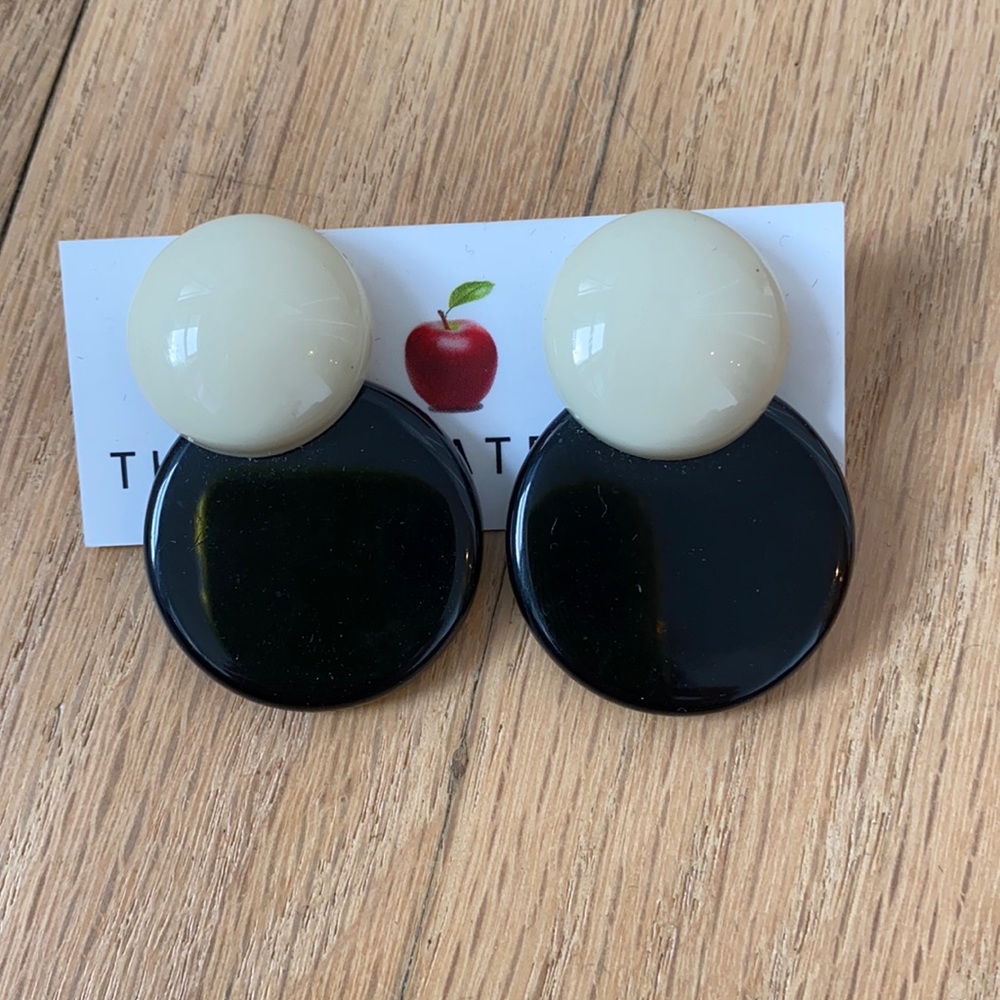 Acrylic earrings black & ivory
